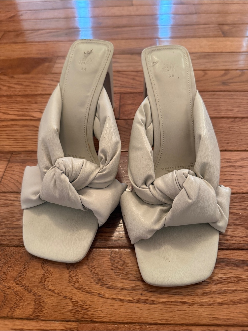 Women’s Knotted Slide Heels in Dark Cream